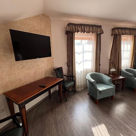 Hotel Gold Chotoviny エクステリア 写真