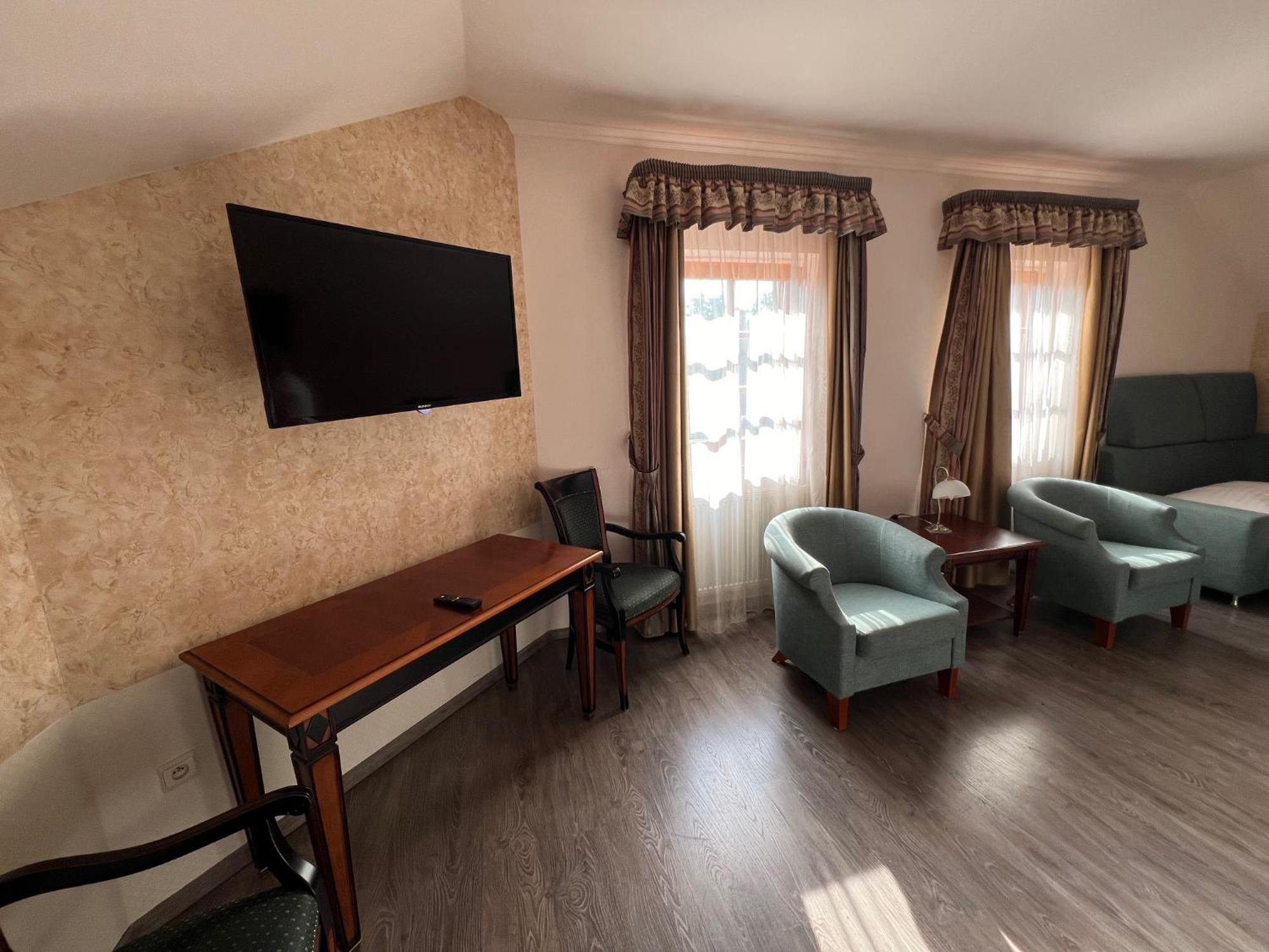Hotel Gold Chotoviny エクステリア 写真