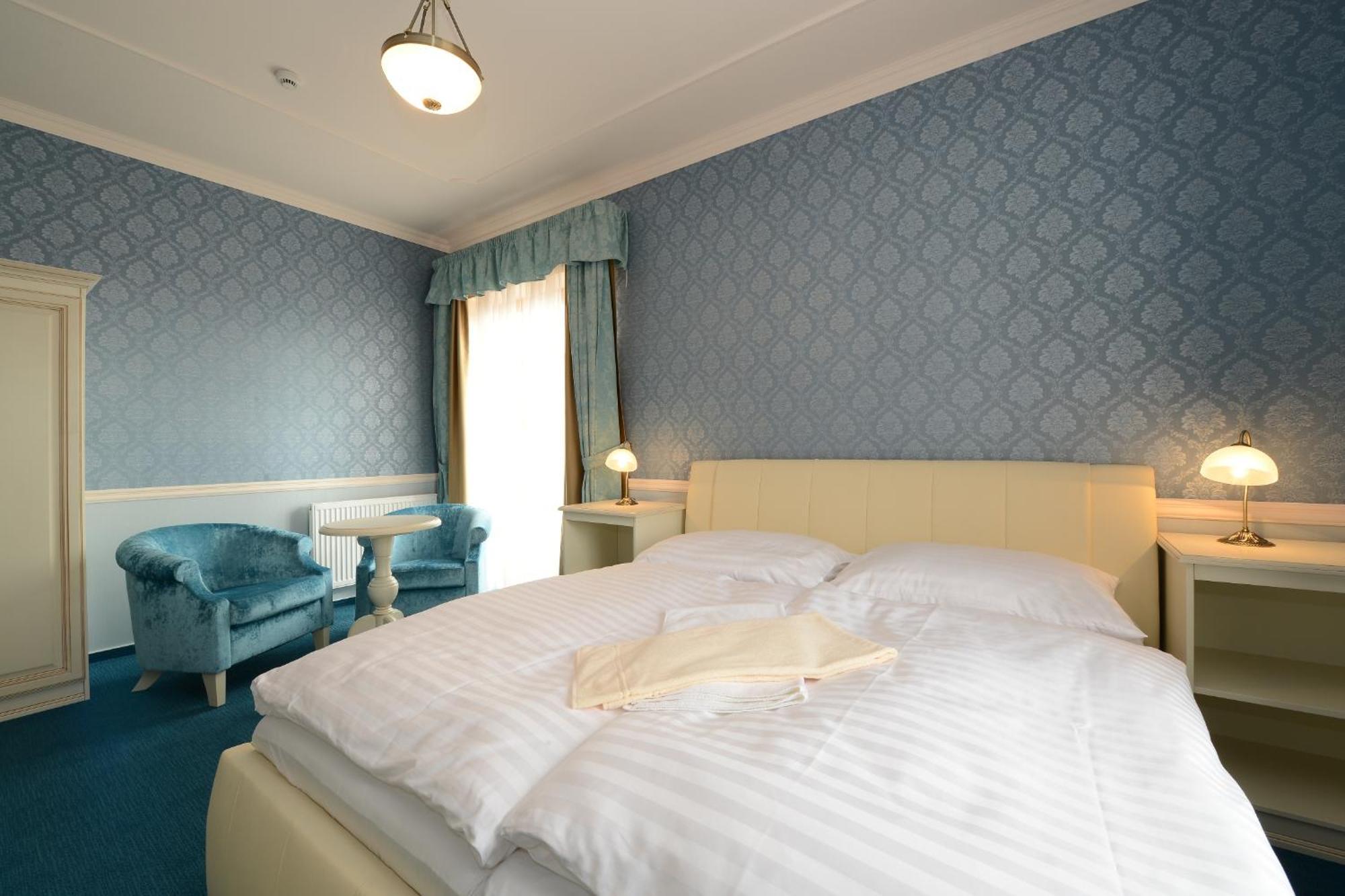 Hotel Gold Chotoviny エクステリア 写真