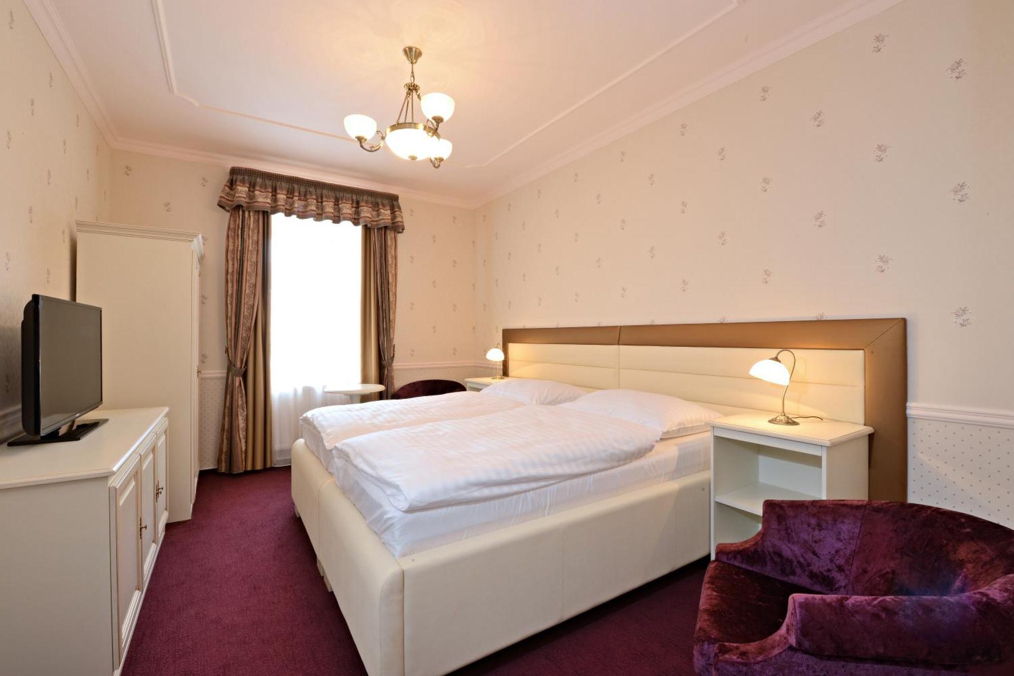 Hotel Gold Chotoviny エクステリア 写真