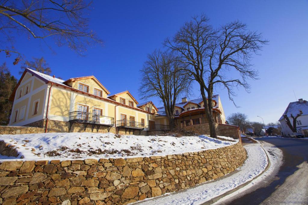 Hotel Gold Chotoviny エクステリア 写真