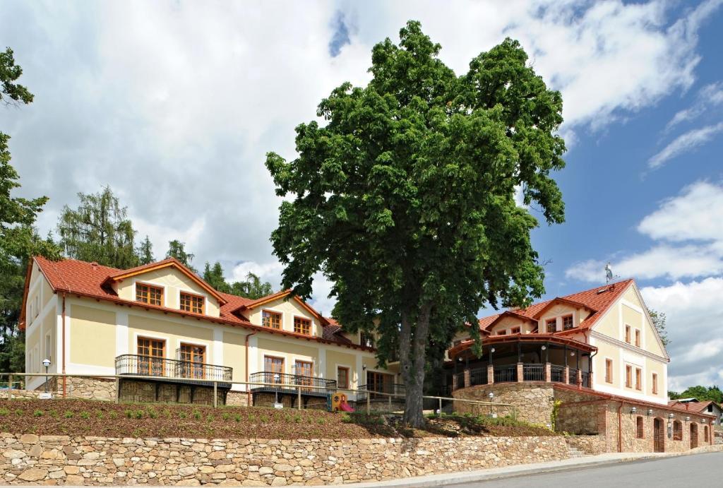 Hotel Gold Chotoviny エクステリア 写真